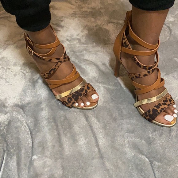 Tan Leopard high heels - Picture 2 of 5